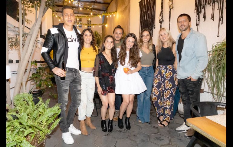 Ricardo Taber, Daniela Vega, Claudia Webber, Lorenzo Vanya, Pamela Ortiz, María Laura Guerrero, Natalia Beall y Diego Azanza.