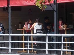 Se autirozó un incremento en ell aforo en restaurantes del 50% al 65% y bares, del 25% al 40%. SUN/ARCHIVO