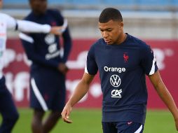 INCIERTO. A escasas horas de que cierre el mercado de fichajes, la prensa francesa da por hecho que Mbappé se quedará y no irá al Real Madrid.  AFP/F. FIFE