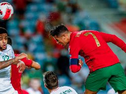HISTORIA. Con un doblete de cabeza, Cristiano Ronaldo le dio la victoria a Portugal y se erigió como el máximo goleador de selecciones  en la historia. EFE/A. COTRIM