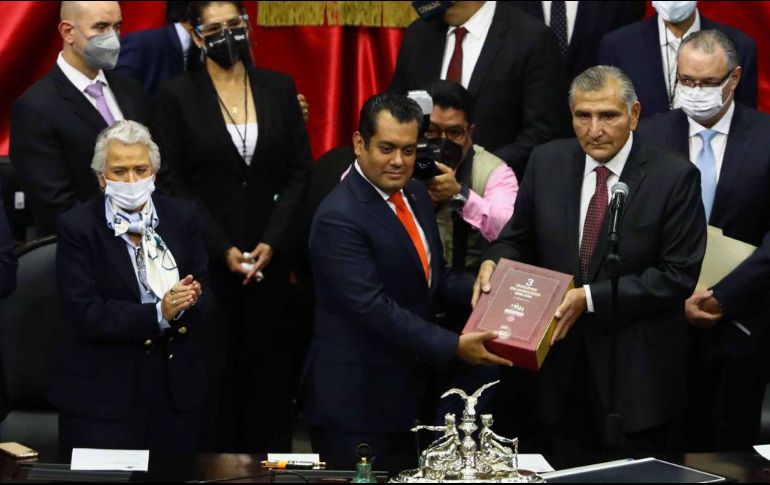 Adán Augusto López, entregó el tercer informe de Gobierno al diputado Sergio Carlos Gutiérrez Luna. SUN/D. Sánchez