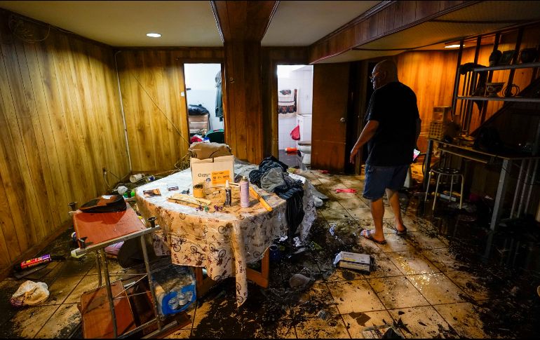 Fotos muestran sótanos y plantas bajas de viviendas dañadas por el agua. AP / M. Altaffer