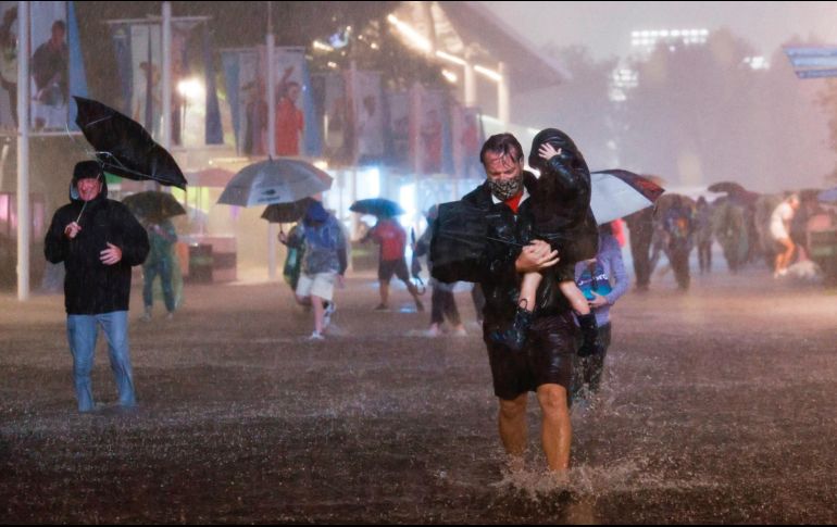 Suman al menos 15 víctimas fatales desde que ''Ida'' tocó tierra el domingo en Luisiana como huracán categoría 4. EFE / J. Lane