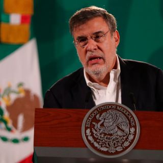 Doy por terminada la máxima distinción en mi carrera: Julio Scherer