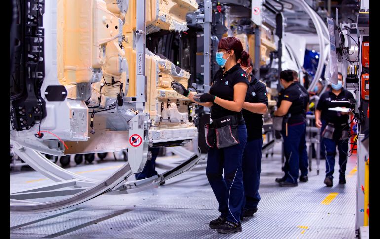 Una linea de producción del nuevo vehículo, que se exportará a más de 37 países. EFE/C. Ramírez