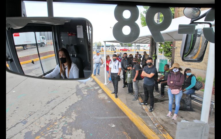 Vicky destaca que sus hijos se sienten orgullosos de ella, y convivir con los usuarios diariamente es su motivación. EL INFORMADOR/A. Camacho
