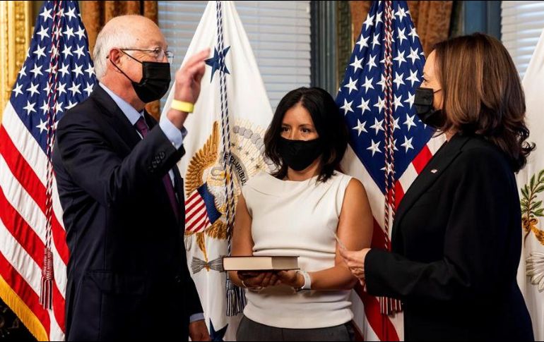 El 26 de agosto, Salazar presentó su juramento administrativo ante el Departamento de Estado. EFE/J. Lo Scalzo