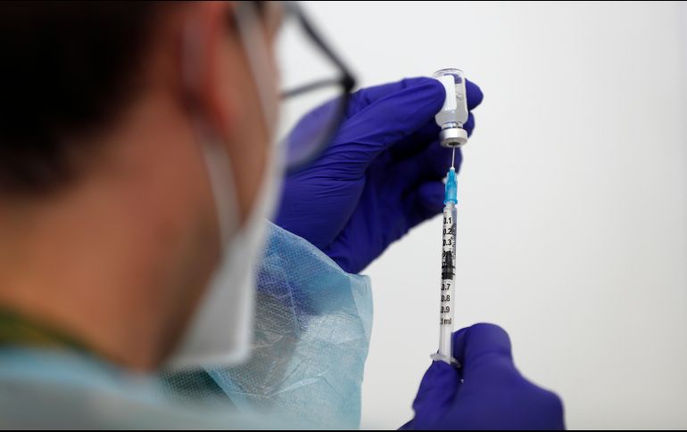 Con un gráfico, AMLO detalla que de las 250 demandas, en 157 se han otorgado la suspensión de plano. AP / ARCHIVO