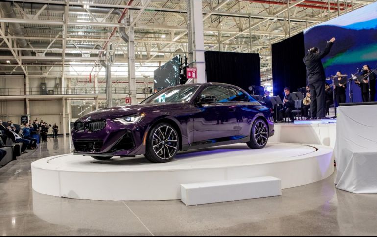 Bajo la interpretación de la orquesta sinfónica de San Luis Potosí, se dio inicio a la producción del Serie 2 Coupé en la planta de esa localidad. ESPECIAL/BMW