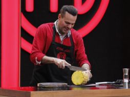 José Joel se vio en aprietos durante el reto de eliminación de MasterChef Celebrity. TWITTER / @MasterChefMx