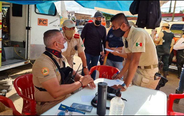 Instalaron un puesto de comando para asignar tareas al personal que se está uniendo a las labores de saneamiento de 15 calles en Ojo de Agua y Juan de la Barrera, dos de las colonias afectadas. ESPECIAL / PC Tlaquepaque