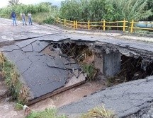 La zona del derrumbe fue cerrada al paso y se mantiene  la vigilancia de la policía, elementos de protección civil de Ameca atendieron el evento. ESPECIAL
