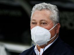 NO SE AYUDA. Al mal momento que vive Chivas y el distanciamiento que tiene con la afición rojiblanca, se le suman las desafortunadas declaraciones en las que Vucetich aseguró estar en desventaja por no tener extranjeros. IMAGO7