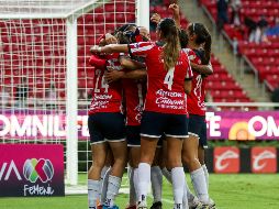 Con este triunfo ante el odiado rival deportivo, Chivas femenil mantuvo el invicto en el Apertura 2021.  IMAGO7