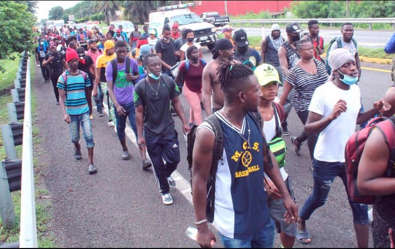 HACIA EL NORTE. Cientos de migrantes intentaron partir este miércoles rumbo a Estados Unidos. EFE