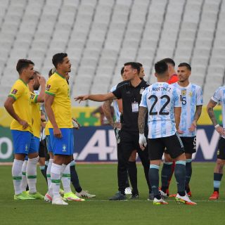 Interrumpen el partido entre Brasil y Argentina por irregularidades