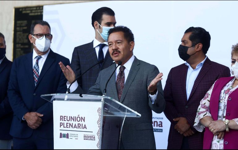 El líder de Morena, Ignacio Mier (centro), dice que ya se acordó avalar la minuta en la sesión. SUN