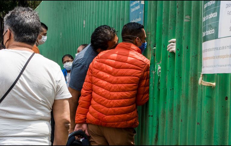 Uno de los sitios más afectados fue el Seguro Social, donde el agua alcanzó casi un metro de altura y ocasionó una falla eléctrica, por lo que el oxígeno no pudo ser suministrado y derivó en la muerte de seis pacientes contagiados de COVID-19. NTX / ARCHIVO