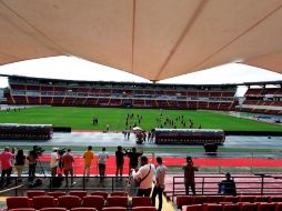 APRESURADO. Los críticos sostienen que la nueva grama no estaba del todo lista para el arranque del octagonal. EFE/B. VELASCO