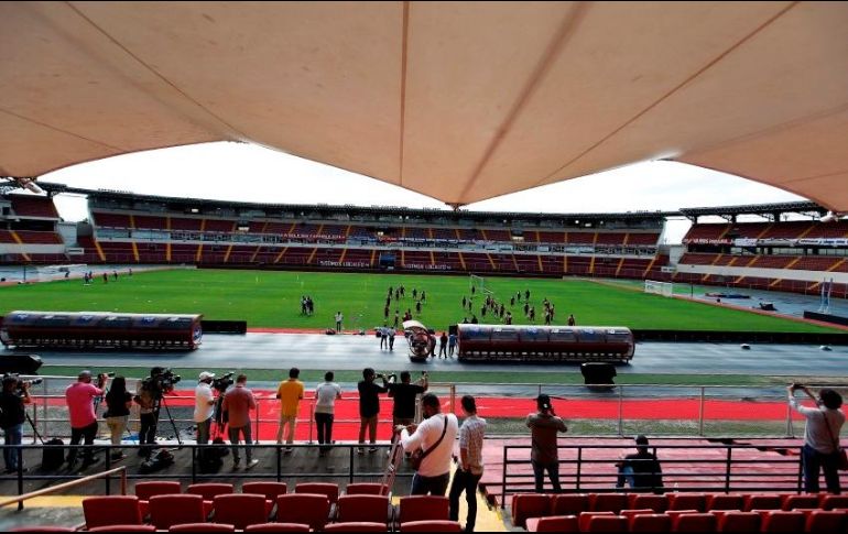 APRESURADO. Los críticos sostienen que la nueva grama no estaba del todo lista para el arranque del octagonal. EFE/B. VELASCO