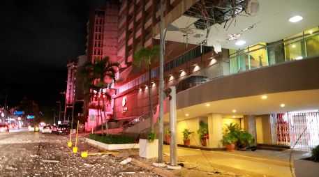 En algunos municipios de Guerrero se han registrado caída de bardas, vidrios rotos o viviendas que se quedaron sin luz. EFE / D. Guzmán