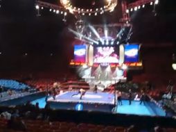 En un video que circula en redes sociales se ve cómo el sismo sorprendió a los aficionados que habían acudido a la Arena México para la función de la noche del martes. TWITTER