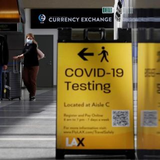 Crecimiento económico de EU frenó "ligeramente" por la variante Delta: Fed