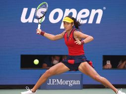 INDESCIFRABLE. Emma Raducanu no ha perdido todavía un set y nadie hasta ahora ha podido descubrir la manera de poderla detener. AFP/A. BELLO