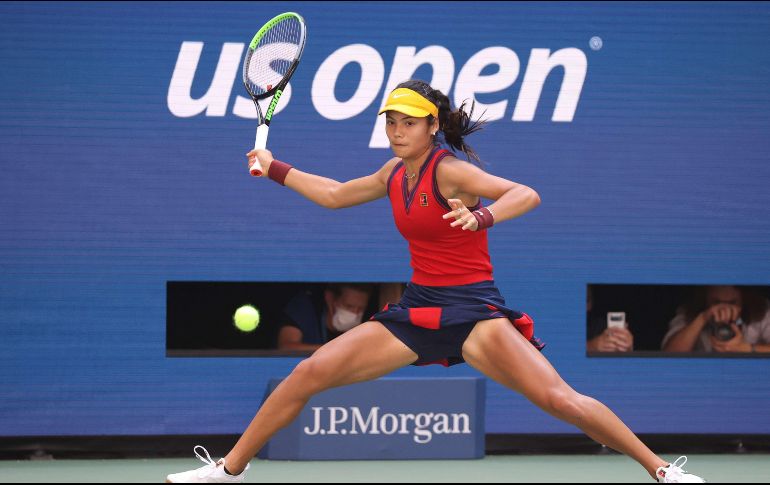 INDESCIFRABLE. Emma Raducanu no ha perdido todavía un set y nadie hasta ahora ha podido descubrir la manera de poderla detener. AFP/A. BELLO