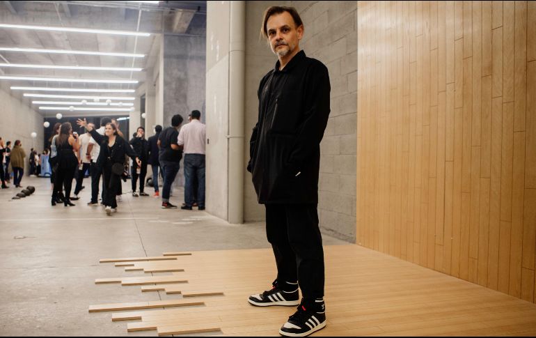 Fernando Sandoval desarrolló la exposición a partir de la propuesta de diseñar el uniforme de Astros con los colores del escudo de Jalisco. EL INFORMADOR/G. Gallo