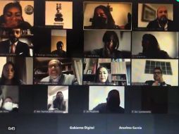 Sandra León pidió disculpas, mientras algunos de los participantes no podían contener la risa. Cabe señalar que durante toda la sesión edilicia sólo apareció una foto fija de la sindica. ESPECIAL