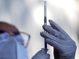 Habitantes de Guadalajara, Zapopan, El Salto, Tlajomulco, Tlaquepaque y Tonalá que cumplan los requisitos podrán hacer cita para la segunda dosis de la vacuna. AFP/ARCHIVO