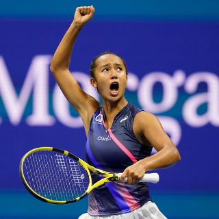 Con paso de campeona, Leylah Fernandez bate a Sabalenka y es la primera finalista