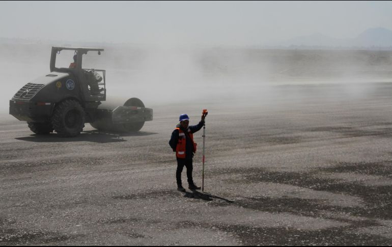 El general Gustavo Ricardo Vallejo, responsable de la construcción del nuevo aeropuerto, explica que a falta de apenas seis meses para su inauguración, la obra tiene un avance físico de 68.98% y se ha contenido el gasto. NTX / ARCHIVO