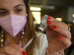 Un estudio de los CDC indica que la vacuna de Moderna es ligeramente más eficaz a la hora de prevenir las hospitalizaciones que las otras dos autorizadas en EO: la de Pfizer-BioNTech y la de Johnson & Johnson. AFP/ARCHIVO