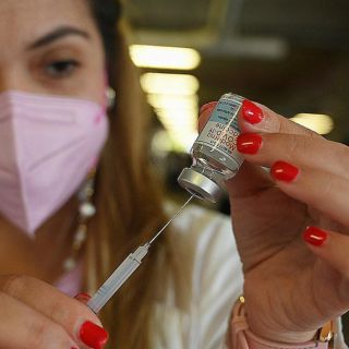 Es 11 veces más probable morir por COVID sin vacuna, dice EU