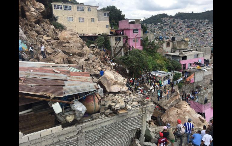 El cerro del Chiquihuite se desgajó en la colonia Lázaro Cárdenas, en Tlanepantla. SUN/A. Martínez