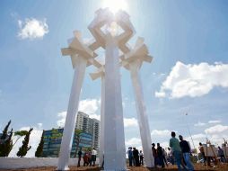 La pieza de acero mide 14.6x9x9 metros y forma parte del programa Escultórica Monumental. ESPECIAL