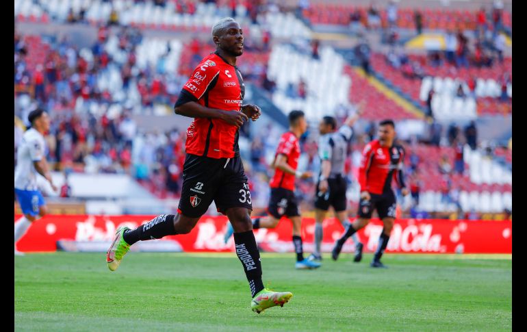 EMPATE POLÉMICO. A los tumbos, Julián Quiñones marcó un gol polémico, donde parecía estar adelantado. IMAGO7