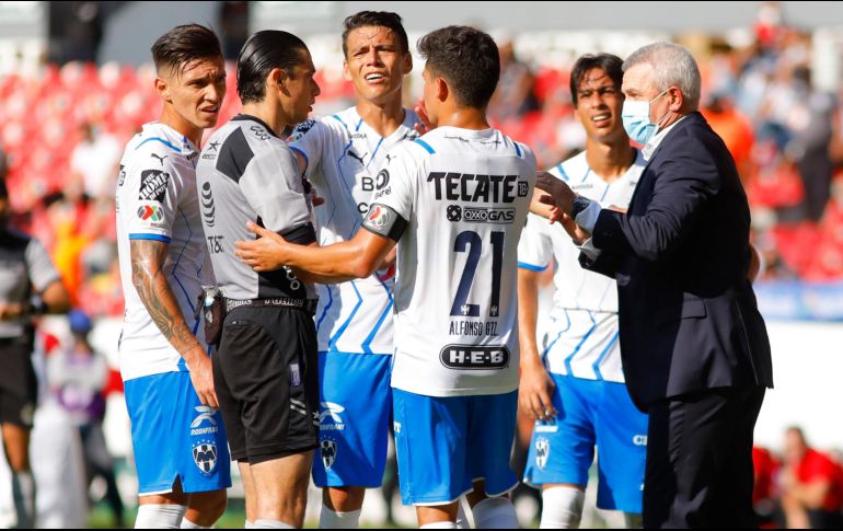 MOLESTOS. Rayados y su afición terminaron molestos con las decisiones arbitrales. IMAGO7