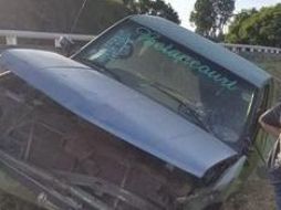 En el interior del automotor, paramédicos de los Servicios Médicos Municipales localizaron a un hombre de entre 50 a 55 años, con múltiples contusiones y ya sin signos vitales. ESPECIAL