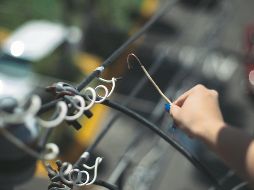 Informalidad. Se estima que hay más de 40 mil personas sin contrato que se “cuelgan” de la electricidad y no formalizan los pagos, esto afecta las finanzas de la empresa. Archivo/ El Informador