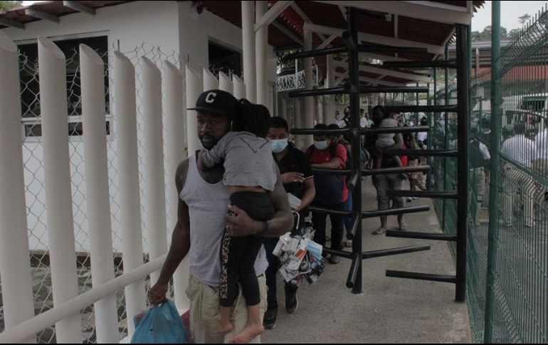 Los beneficiarios del programa recibirán por lo menos tres años de residencia legal y otro tipo de ayuda. EFE/J. Blanco