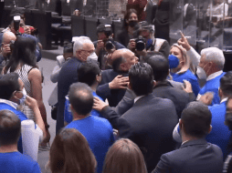 Los diputados del Partido del Trabajo tuvieron que intervenir para evitar que la discusión subiera de tono. ESPECIAL