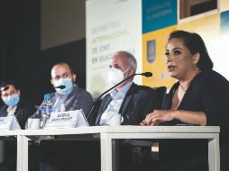 Los pormenores. Estrella Araiza (en primer  plano), directora del FICG,  adelantó que esta edición contará con un talk show. El Informador/ G. Gallo