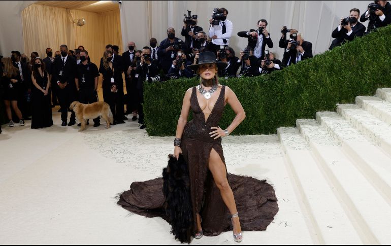 Deslumbrante. Jennifer Lopez lució un look hippie chic. EFE