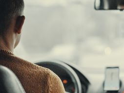 Ni a bordo de su unidad como conductor temporal este peruano pierde la oportunidad de un mejor empleo. ESPECIAL/UNSPLASH