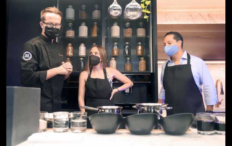 Demostración de cocinas y preparación de hamburguesas. GENTE BIEN JALISCO/ CLAUDIO JIMENO