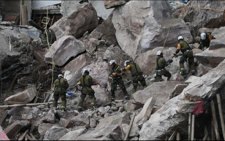 Quedan por ubicar los cuerpos de Paola de 22 años de edad y al pequeño Jorge Dilan de cinco años. EFE/S. Gutiérrez