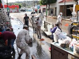 Al bajar el nivel de la inundación, parte de Tula quedó cubierta de lodo putrefacto. FACEBOOK/gobhidalgo
